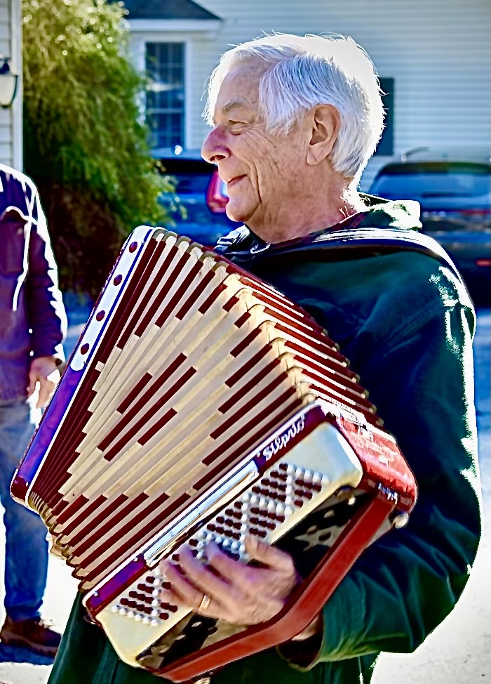 Photo showing a person playing the accordion